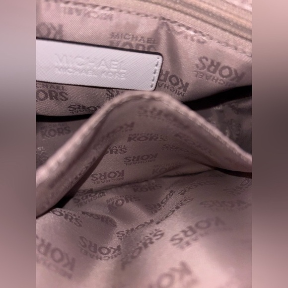 Michael Kors NWOT Cindy Dome White/Gold Saffiano Leather Crossbody Bag - Picture 9 of 9